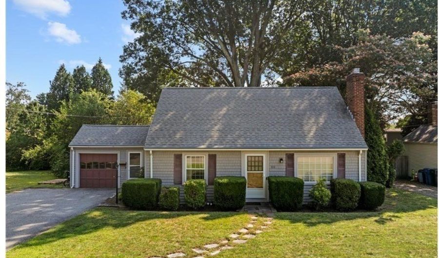 86 Bretton Woods Dr, Cranston, RI 02920 - 3 Beds, 2 Bath