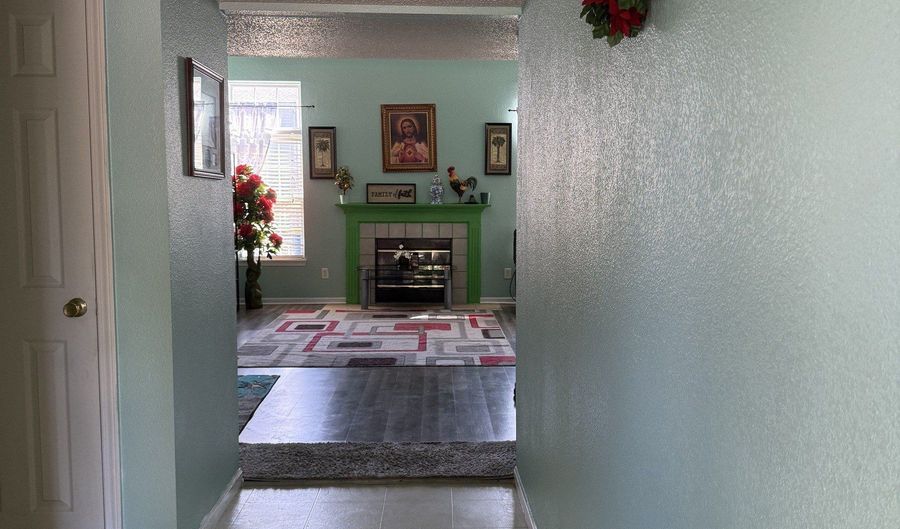 7141 Wellwood Dr, Indianapolis, IN 46217 - 3 Beds, 3 Bath