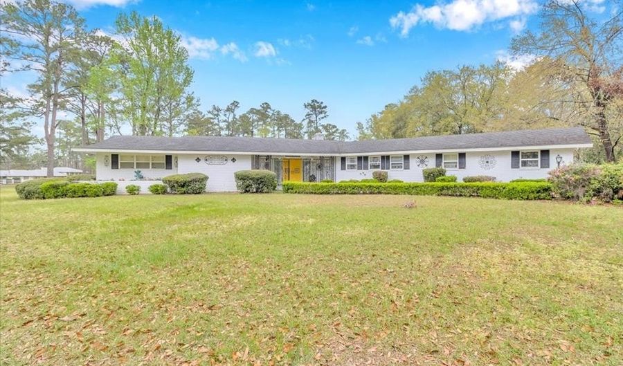 609 E Fourth St, Adel, GA 31620 - 6 Beds, 6 Bath