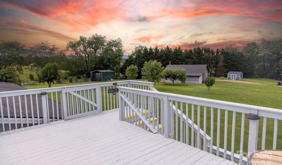 727 Jenkins Valley Rd, Alexander, NC 28701 - 4 Beds, 3 Bath