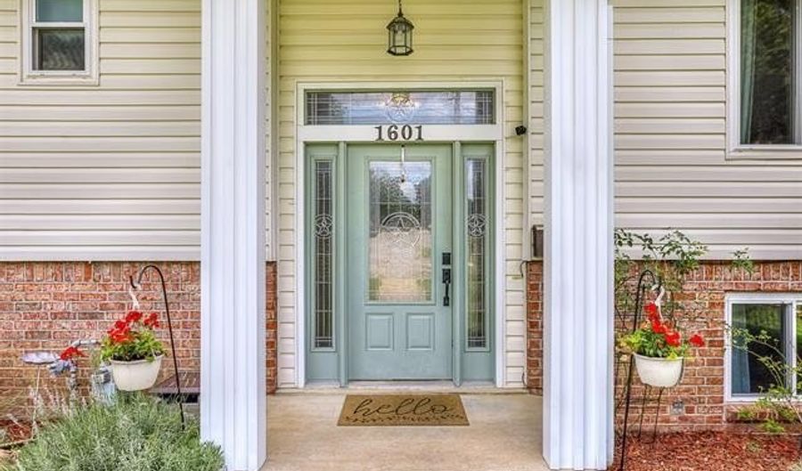 1601 SHERIDAN Rd, Bartlesville, OK 74006 - 3 Beds, 3 Bath
