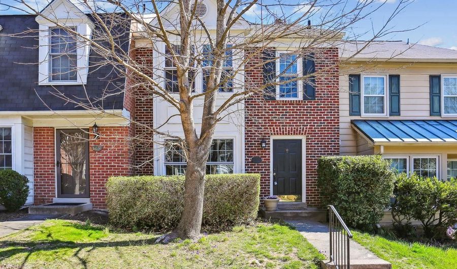 8649 FOUNTAIN VALLEY Dr, Montgomery Village, MD 20886 - 3 Beds, 3 Bath