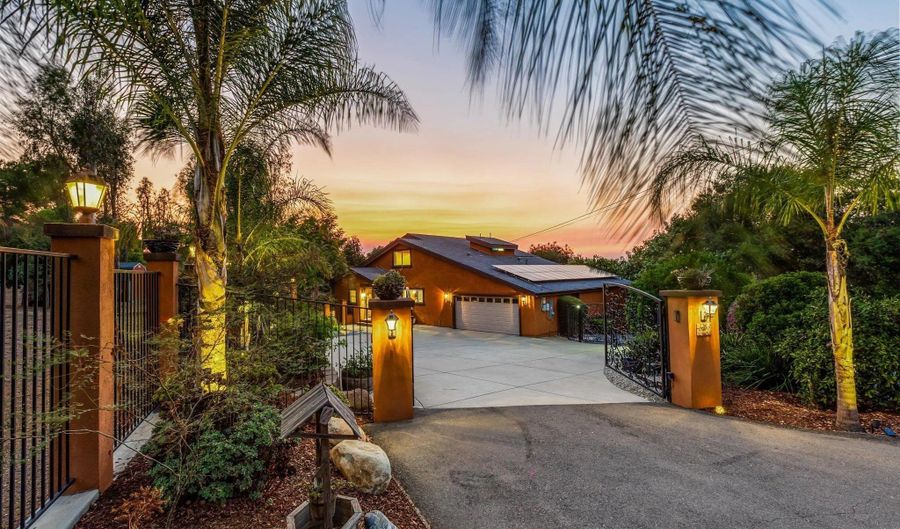 2260 E Mission Rd, Fallbrook, CA 92028 - 2 Beds, 3 Bath