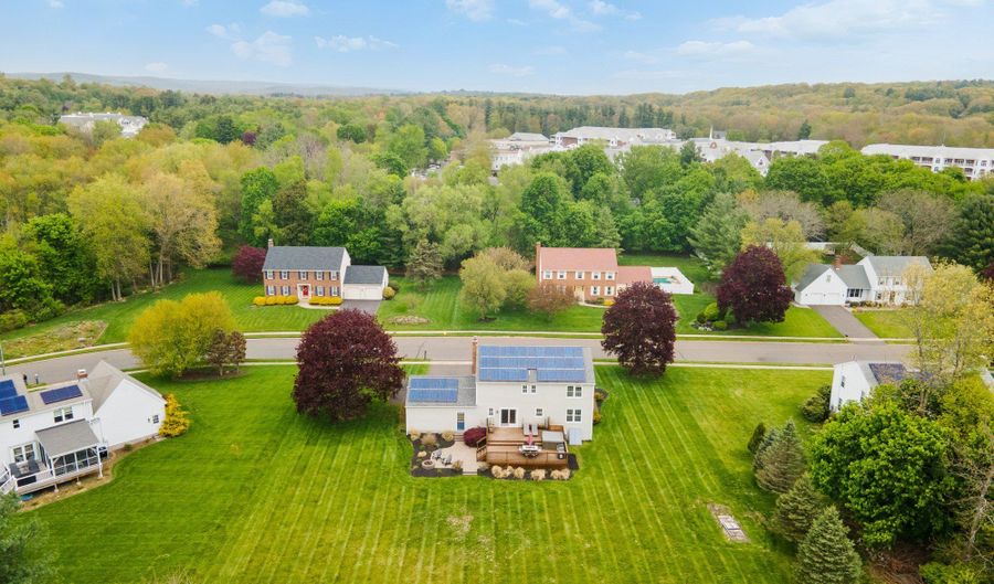 27 S Pond Cir, Cheshire, CT 06410 - 4 Beds, 3 Bath