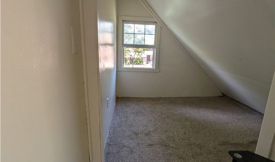 545 W 36th St, Ashtabula, OH 44004 - 4 Beds, 2 Bath