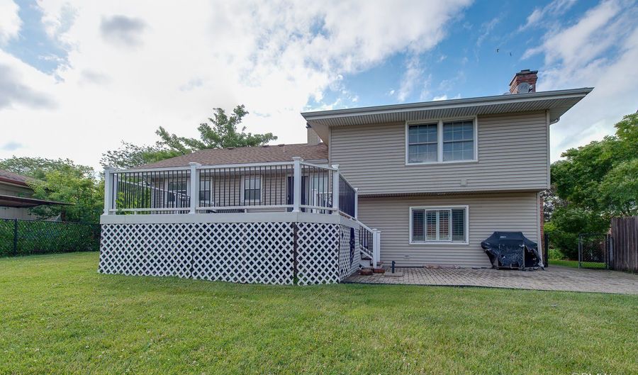 1233 N Hickory Trl, Addison, IL 60101 - 3 Beds, 3 Bath