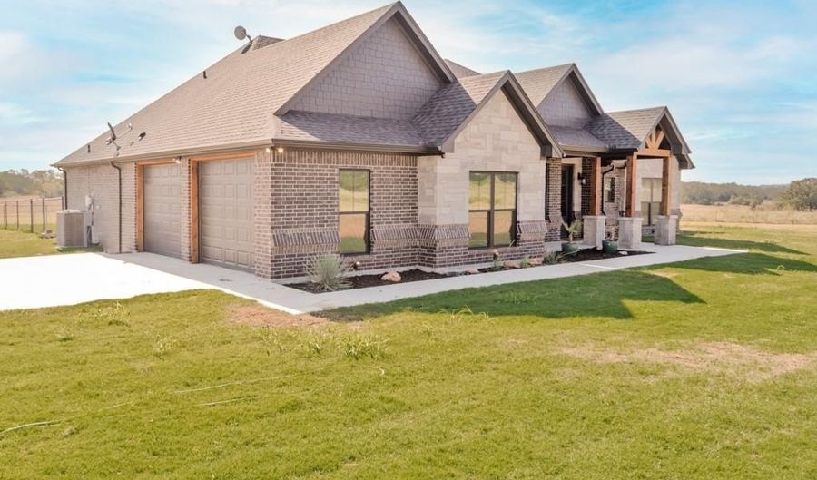 170 Rolling Hills Blvd, Alvord, TX 76225 - 3 Beds, 3 Bath