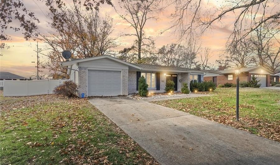 4404 Briarcliff Dr, Alton, IL 62002 - 2 Beds, 1 Bath