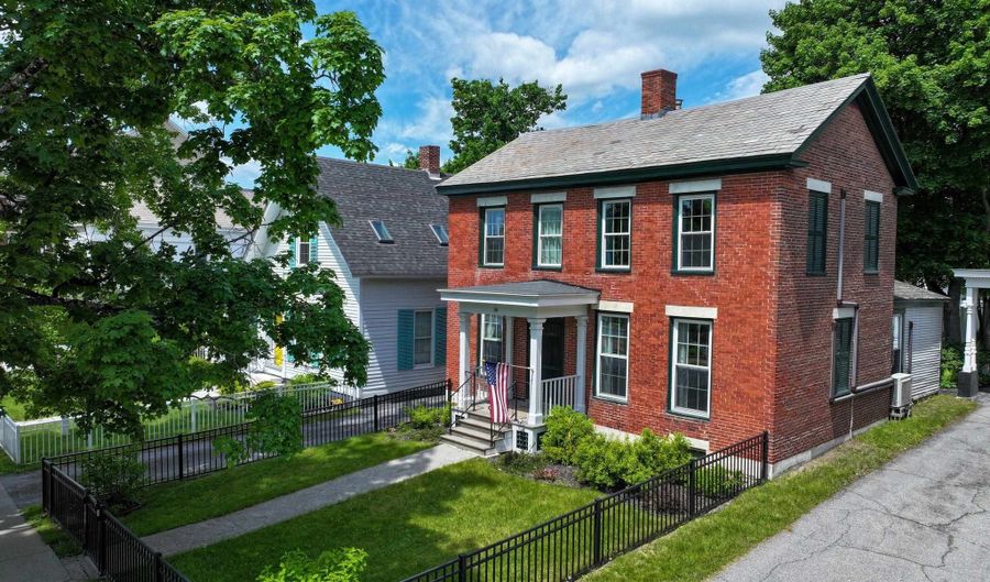 26 Park St, Brandon, VT 05733 - 4 Beds, 2 Bath