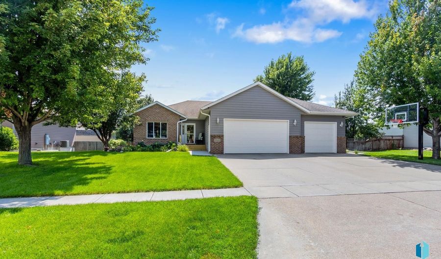 2413 E Trevino Ln, Brandon, SD 57005 - 4 Beds, 3 Bath