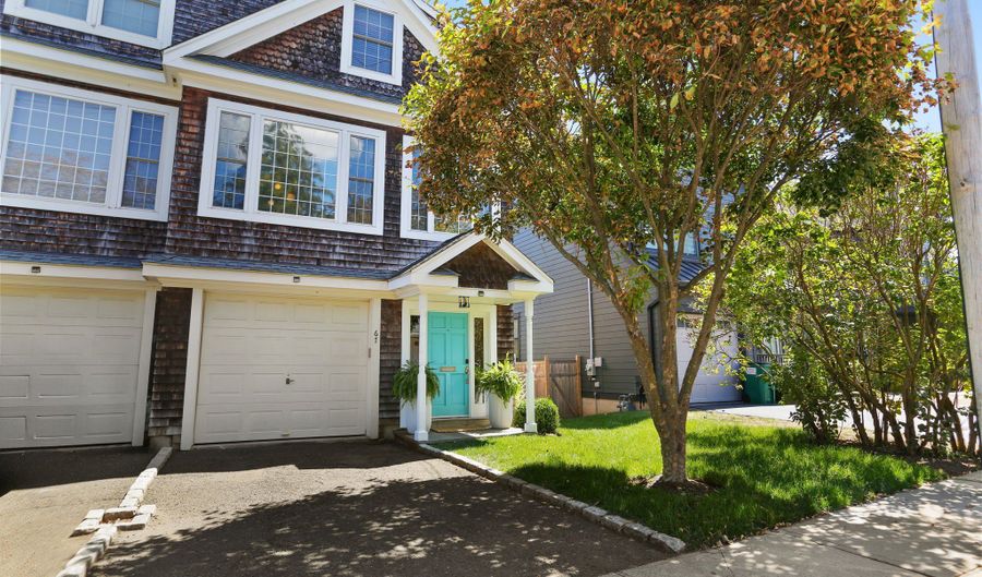 67 Thorpe St 67, Fairfield, CT 06824 - 3 Beds, 4 Bath