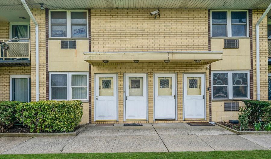 700 Broadway 47, Amityville, NY 11701 - 2 Beds, 1 Bath