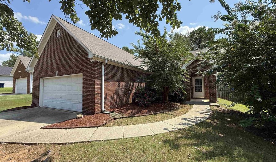 104 SUNFLOWER Pl, Alabaster, AL 35007 - 4 Beds, 2 Bath