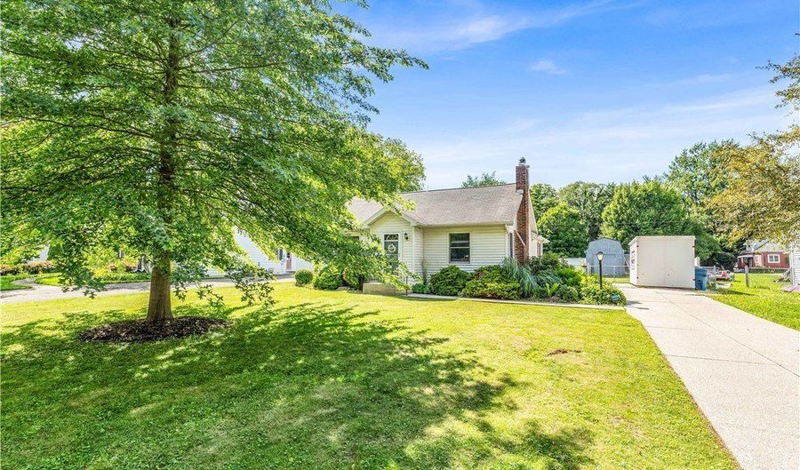 1372 Earhart Ave, Akron, OH 44320 - 2 Beds, 2 Bath