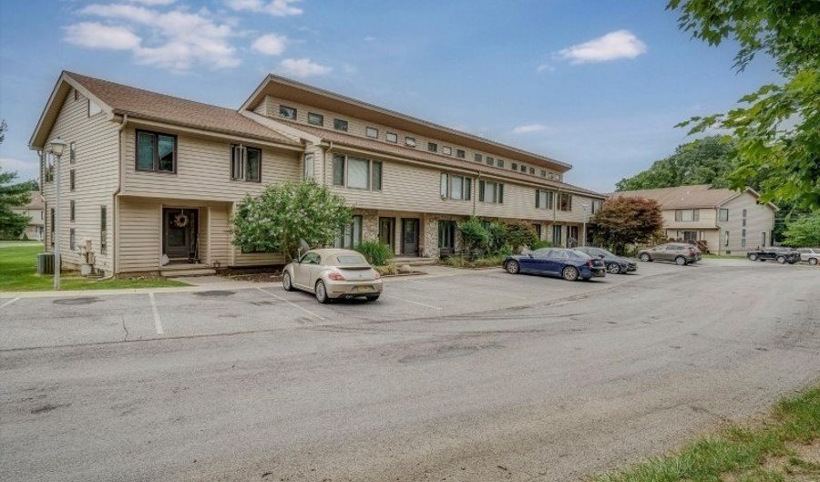 222 Cherokee Rd, Andover, NJ 07848 - 2 Beds, 2 Bath