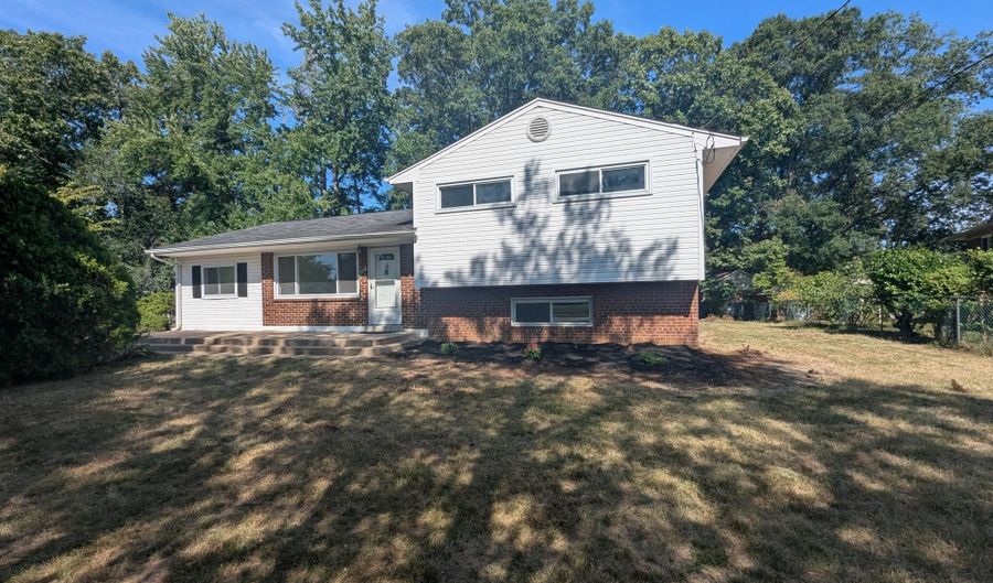 6327 WILLOWOOD Ln, Alexandria, VA 22310 - 3 Beds, 3 Bath