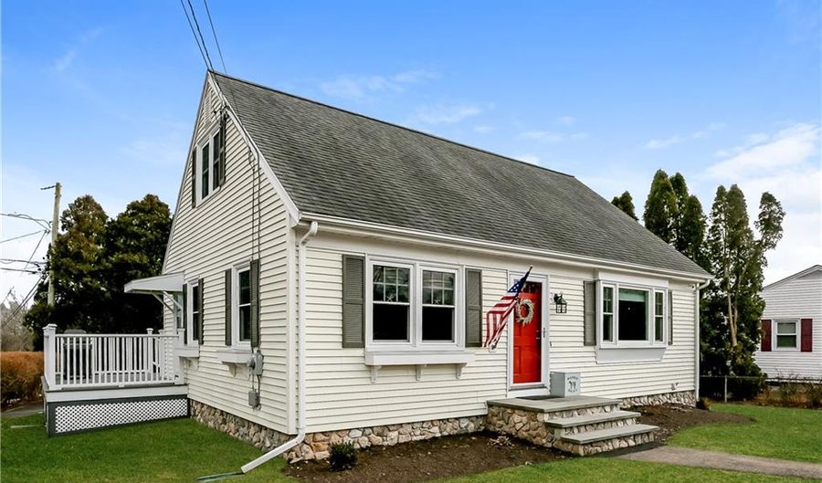 7 Lee St, Westerly, RI 02891 - 3 Beds, 2 Bath