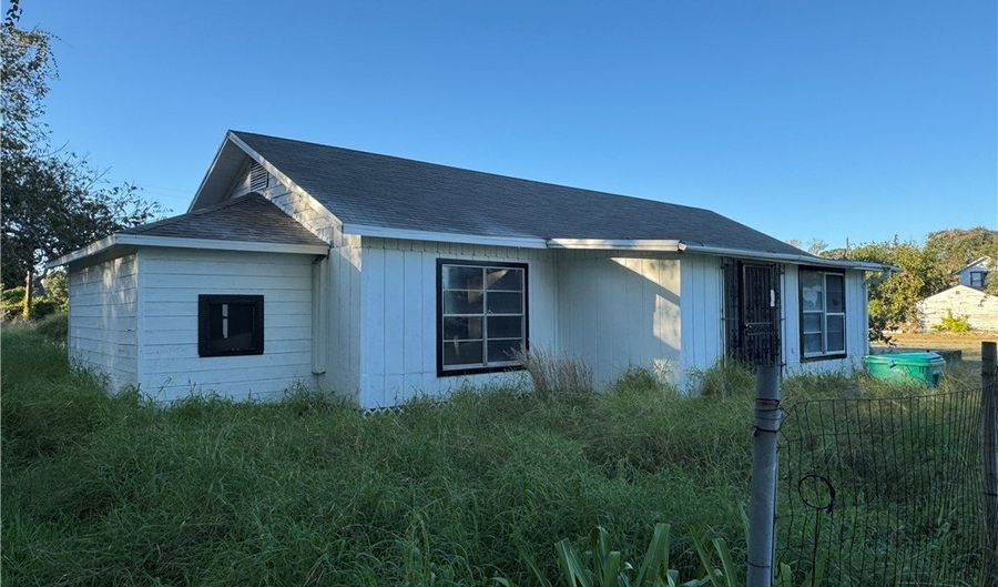 712 S Rife St, Aransas Pass, TX 78336 - 3 Beds, 2 Bath