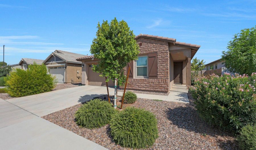 98 E LEO Pl, Chandler, AZ 85249 - 4 Beds, 2 Bath