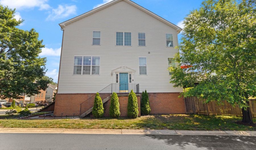 20144 PRAIRIE DUNES Ter, Ashburn, VA 20147 - 3 Beds, 3 Bath