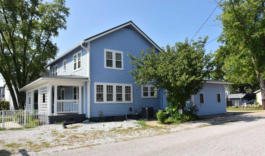 124 S Indiana St, Mooresville, IN 46158 - 3 Beds, 3 Bath