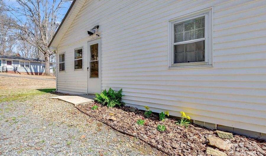 1339 Hill St, Albemarle, NC 28001 - 2 Beds, 1 Bath