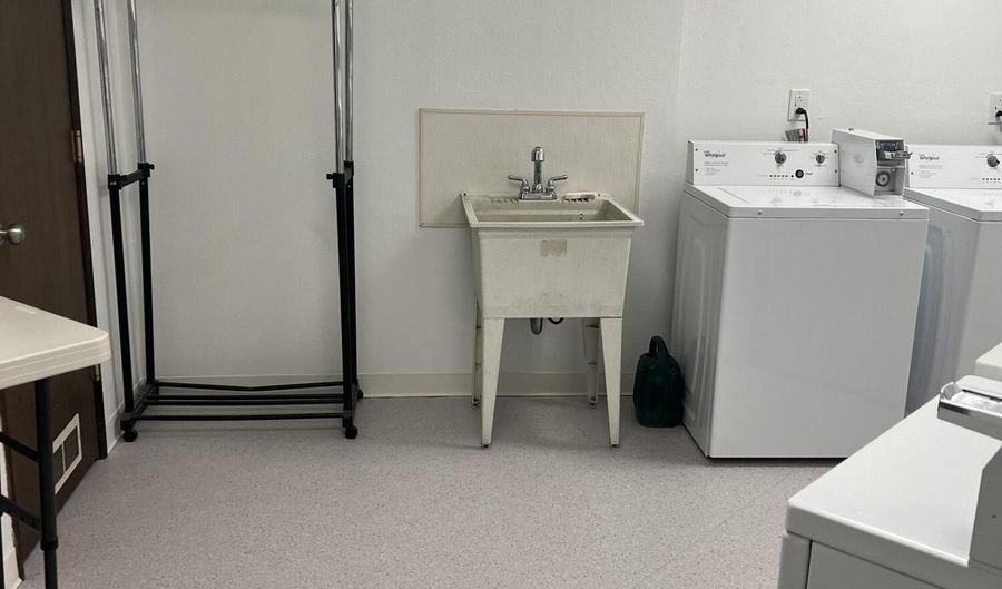 400 W 76th Ave #206, Anchorage, AK 99518 - 2 Beds, 1 Bath