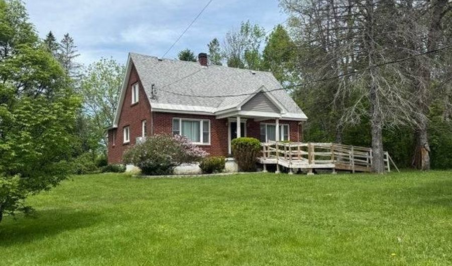 1388 Midline Rd, Amsterdam, NY 12010 - 3 Beds, 2 Bath