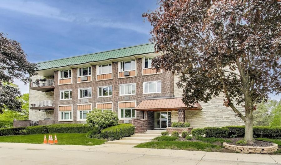 2700 E Bel Aire Dr 202, Arlington Heights, IL 60004 - 3 Beds, 2 Bath
