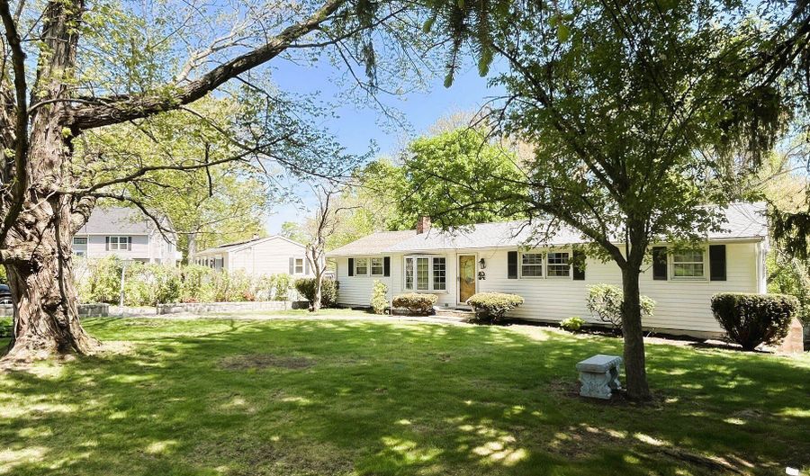 43 Meadowbrook Rd, Danbury, CT 06811 - 4 Beds, 2 Bath