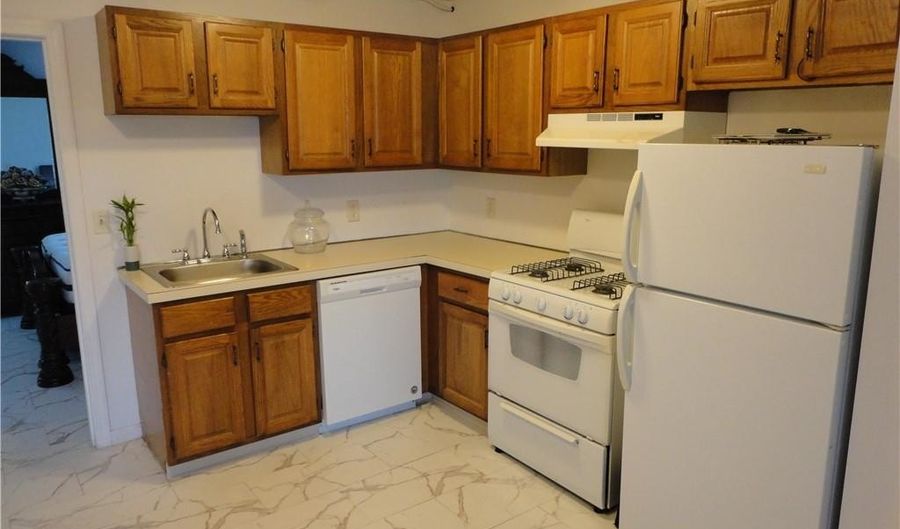 10 East St 205, Cranston, RI 02920 - 1 Beds, 1 Bath
