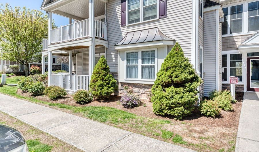 95 S Ridge Ln E102, Berlin, CT 06037 - 2 Beds, 2 Bath