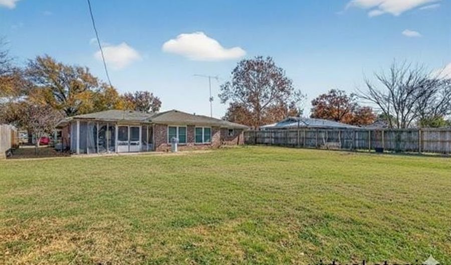241 NE Myers Ave, Bartlesville, OK 74006 - 2 Beds, 2 Bath