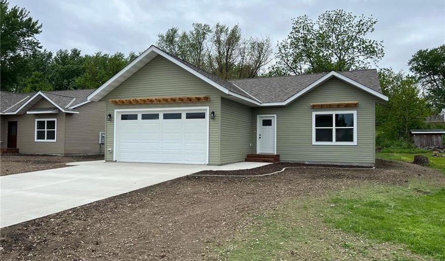 820 Spark Ave, Albert Lea, MN 56007 - 3 Beds, 2 Bath