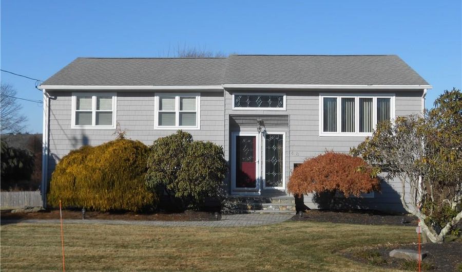 48 Bedford Cir, Narragansett, RI 02882 - 3 Beds, 2 Bath