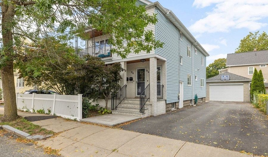 94 Rawson Rd 94, Arlington, MA 02474 - 2 Beds, 1 Bath