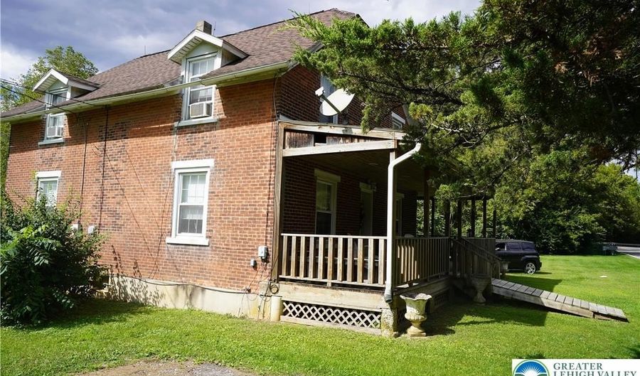 3065 Quarry St, North Whitehall, PA 18037 - 3 Beds, 1 Bath