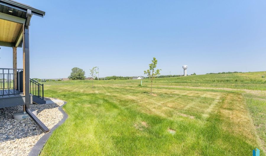 2516 E Chestnut Trl, Brandon, SD 57005 - 5 Beds, 3 Bath