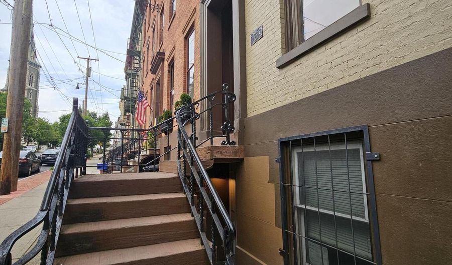 15 Ten Broeck St Garden, Albany, NY 12210 - 1 Beds, 1 Bath