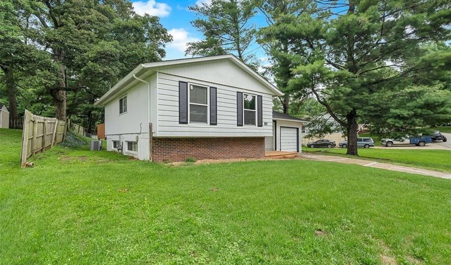 4808 Cinderella Dr, Alton, IL 62002 - 3 Beds, 2 Bath