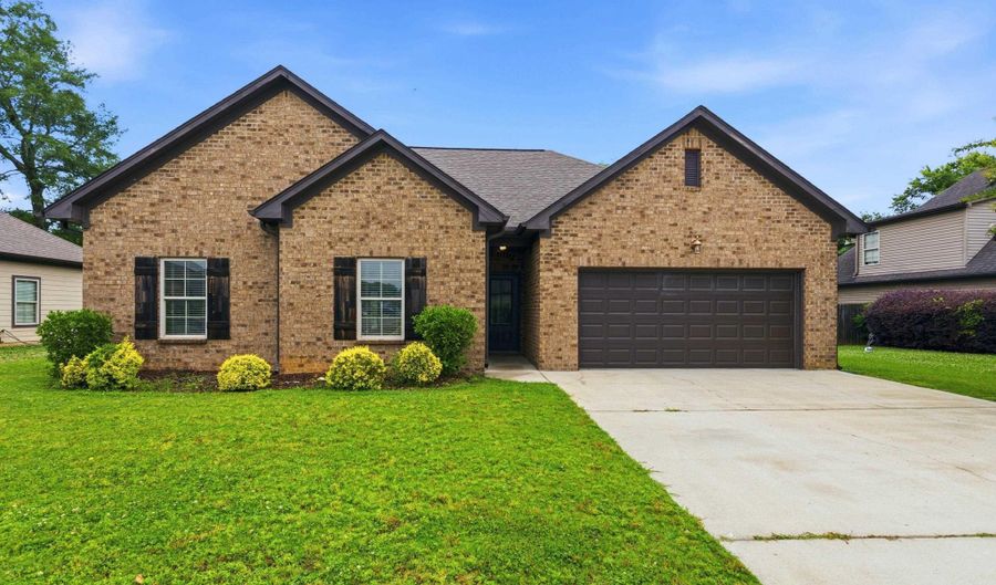 106 FALLING WATERS Ln, Alabaster, AL 35114 - 4 Beds, 2 Bath