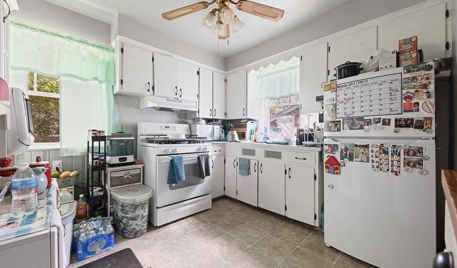 1029 W College Rd, Alliance, OH 44601 - 2 Beds, 1 Bath