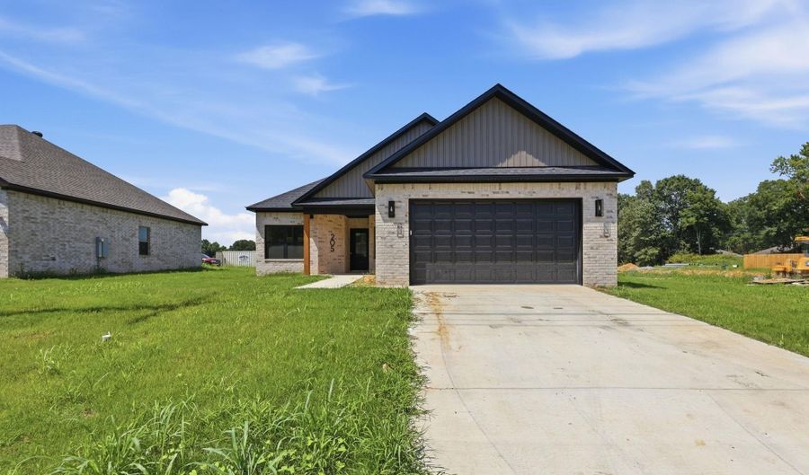 205 E Florida St, Beebe, AR 72012 - 4 Beds, 2 Bath