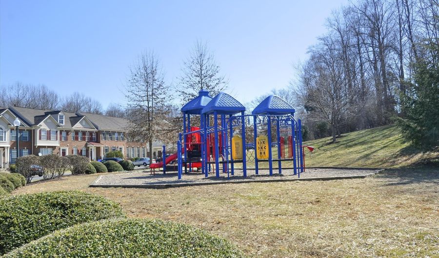18901 FESTIVAL Dr, Boyds, MD 20841 - 4 Beds, 4 Bath