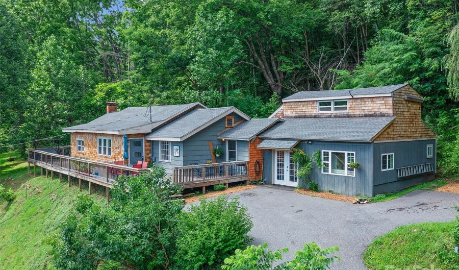 3477 Cane Creek Rd, Bakersville, NC 28705 - 4 Beds, 3 Bath