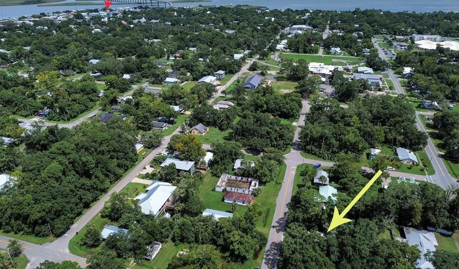 194 11th St, Apalachicola, FL 32320 - 2 Beds, 2 Bath