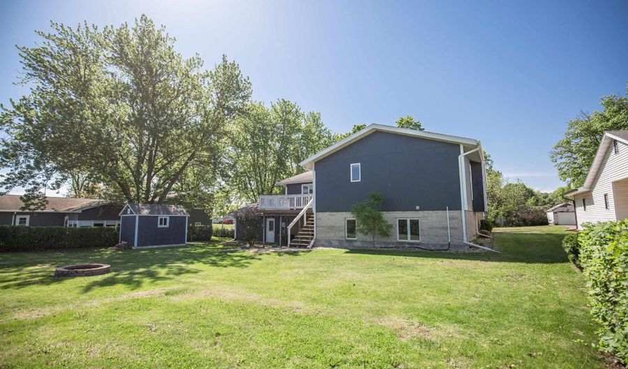 711 E Chubb St, Algona, IA 50511 - 3 Beds, 3 Bath