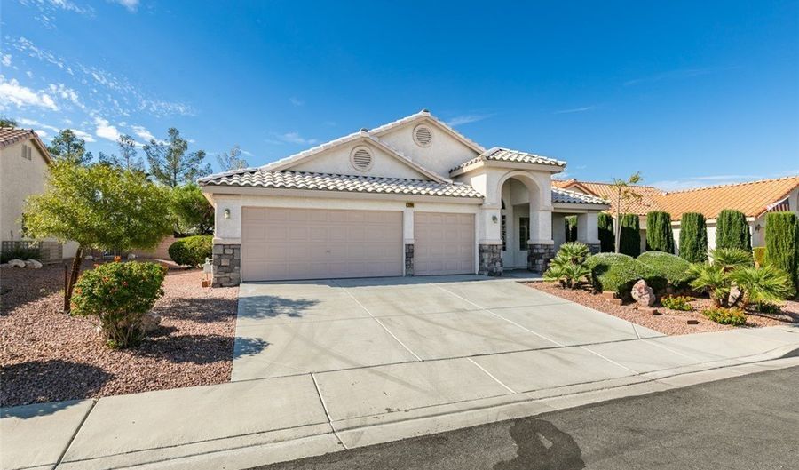 2744 Summerchase Ln, Henderson, NV 89052 - 3 Beds, 2 Bath