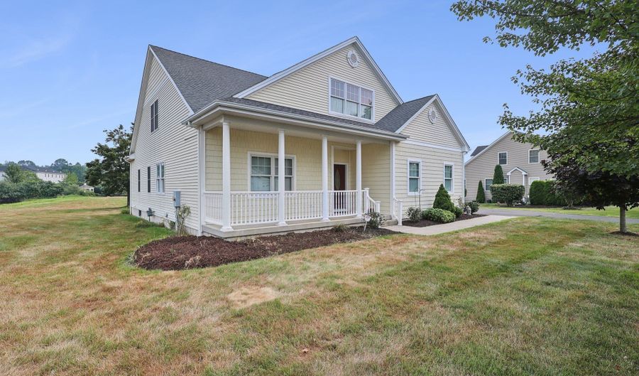 752 Matthews St, Bristol, CT 06010 - 3 Beds, 2 Bath