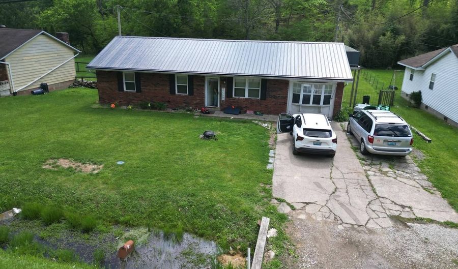 2428 Shopes Creek Rd, Ashland, KY 41102 - 3 Beds, 1 Bath